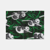 Panduiken op donkergroen fleece deken (Voorkant (Horizontaal))
