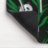 Panduiken op donkergroen muismat (Hoek)