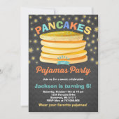Pannenkoek en pyjama verjaardagsuitnodiging PJ's P Kaart (Voorkant)