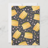 Pannenkoek en pyjama verjaardagsuitnodiging PJ's P Kaart (Achterkant)