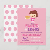 Pannenkoeken en meisje in pyjama verjaardagsfeestj kaart (Voorkant / Achterkant)