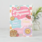Pannenkoeken en pyjama verjaardagsfeestje uitnodig kaart (Staand voorkant)