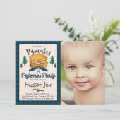 Pannenkoeken en pyjama's Birthday-uitnodiging Kaart (Staand voorkant)