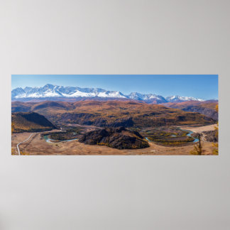 Panorama Altaj-gebergte en Tsjoja-rivier. Altaj. Poster