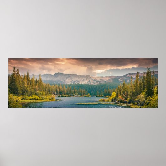 Panorama: Een stroom onder een berg Poster (Voorkant)