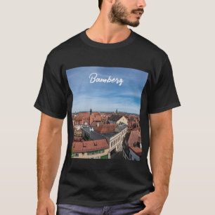Panorama uitzicht van de oude stad van bovenaf in t-shirt