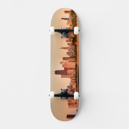 Panorama van Chicago skyline bij zonsopgang Skateboard (Voorkant)