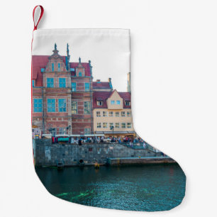 Panorama van typische kleurrijke decoratieve midde kleine kerstsok