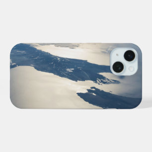 Panorama vanuit de ruimte met nadruk op de Cook St iPhone 15 Case