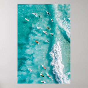 Panoramisch Oceaan Uitzicht met Surfers Rijden Whi Poster