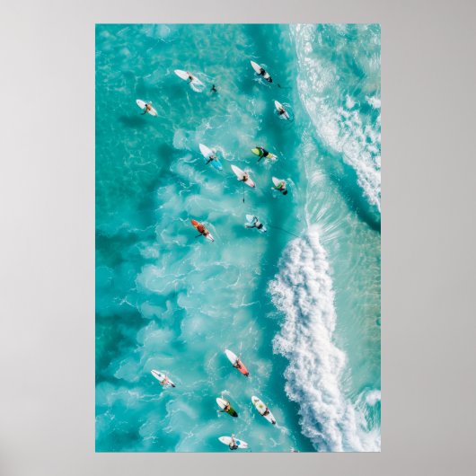 Panoramisch Oceaan Uitzicht met Surfers Rijden Whi Poster (Voorkant)