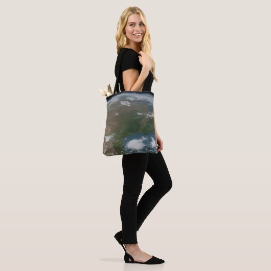Panoramische planeet Aarde en de VS. 2 Tote Bag (Op model)