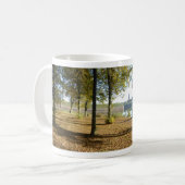 Panoramische stadzalen en Mok van kerkkoffie (Voorkant links)