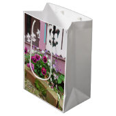 Pansies en Fleur-de-lis - Wijnwerf van Martha Medium Cadeauzakje (Voorkant Gekanteld)