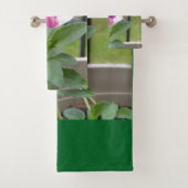 Pansy Bath Towels (Pink & Purple) Bad Handdoek (Insitu)