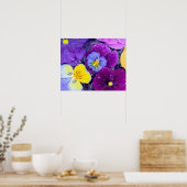 Pansy bloemen die drijven in een vogelbad met dauw poster (Keuken)