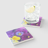 Pansy bloemen drijven in vogelbad met dauw 2 stenen onderzetter (Zijkant)