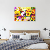 Pansy Flowers ~ Ingewikkeld Canvas Print (Insitu (Slaapkamer))