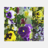 Pansy Fotocollage: Kaleidoscoop van Bloemschoonhei Fleece Deken (Voorkant (Horizontaal))