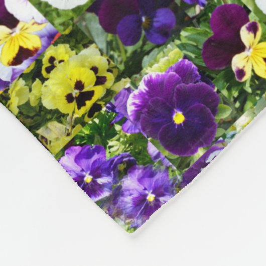 Pansy Fotocollage: Kaleidoscoop van Bloemschoonhei Fleece Deken (Hoek)