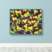 Pansy Overload Uitgerekt Canvas Print (Insitu (Houten vloer))