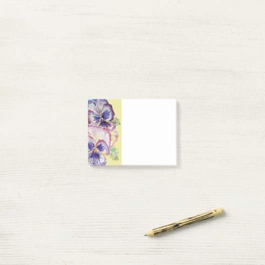 Pansy Waterverf Patroon op Roze en Bleek Geel Post-it® Notes (Op bureau)