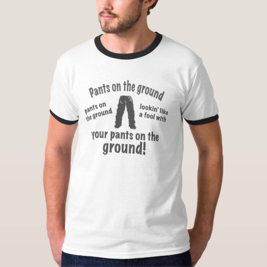 Pants op de grond. t-shirt (Voorkant)