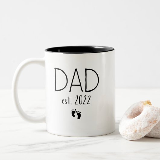 Pap est 2022 nieuwe vaders dag baby zwangerschap tweekleurige koffiemok (Met donut)