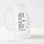 Pap Fuel Funny Vaderdag Birthday - gepersonaliseer Matglas Bierpul<br><div class="desc">Papa Fuel Funny Vaderdag Birthday Specialized Name Frosted Glass Beer Mok kenmerkt "Dad Fuel" in modern zwart script met een brandstoffenteken. Gepersonaliseerd met jouw naam door de tekst in het verstrekte tekstvakje uit te geven. Perfect geschenk voor Vaderdag,  Kerstmis,  verjaardag en nog veel meer. Creëer door ©Evco Studio www.zazzle.com/store/evcostudio</div>
