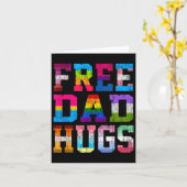 Pap knuffelt voor Pride Maand LGBT Vaders Dag Kaart (Gele Bloem)