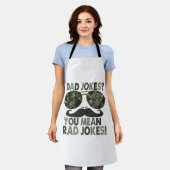 Pap maakt grapjes, je bedoelt slechte grappen; gra schort (Gedragen)