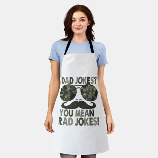 Pap maakt grapjes, je bedoelt slechte grappen; gra schort (Gedragen)