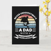 Pap met een Skateboard Funny Gift Fathers Day Kaart (Gele Bloem)