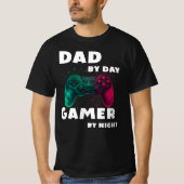Pap tegen dag Gamer bij nacht T-shirt (Voorkant)