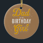 Pap van de 'Birthday Girl Party'-feestdag papa Keramisch Ornament<br><div class="desc">Pap van de 'Birthday Girl Party' feestvreugde pappa-cadeau. Perfect gift voor je vader,  moeder,  papa,  mannen,  vrouwen,  vriend en familieleden op de dag van de Thanksgiving,  kerstdag,  Moederdag,  vaderdag,  4 juli,  1776 Onafhankelijke dag,  Veteranendag,  Halloween Dag,  Patrick's Day</div>