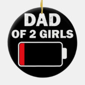 Pap van twee meisjes met een lage batterijgift voo keramisch ornament (Achterkant)