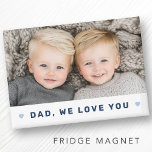 Pap we houden van je foto harten blauwe vaders dag magneet<br><div class="desc">Magneet met je eigen foto en de tekst "Papa,  we houden van je" hieronder geflankeerd door lichtblauwe harten.</div>