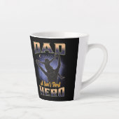 Papa A Son's eerste hero Latte Mok (Rechts)