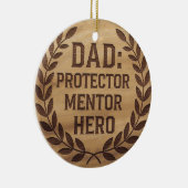 Papa: Beschermer, Mentor, Held: Gegraveerde Afbeel Keramisch Ornament (Rechts)
