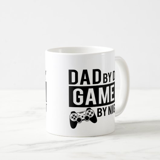Papa bij dag gamer bij nacht word art koffiemok (Voorkant rechts)