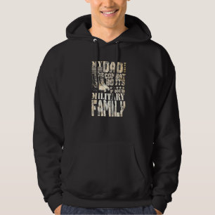 Papa draagt gevechtslaarzen voor de militaire fami hoodie
