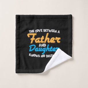 Papa geeft de liefde tussen vader en dochter washandje