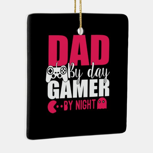 Papa geeft papa 's avonds een dagengozer. keramisch ornament (Rechts)