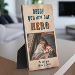 Papa Hero Waterverf Vader Dag Foto Fotoplaat<br><div class="desc">Papa Hero Waterverf Vader's Day Family Photo plaque. Van dochter of zoon tot de speciale held in hun leven. Voeg uw foto en naam toe. Je kunt papa veranderen in papa, papa, pap... De achtergrond is de stompzinnige oranje waterverf. Een perfect cadeau en een cadeau van een lieve Vader voor...</div>