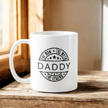 Papa het Man de mythe de legende Koffiemok<br><div class="desc">Vier de legende in je leven met de mok 'The Man, The Myth, The Legend'! Personaliseer het met hun naam voor een uniek en humoristisch geschenk dat perfect is om 's ochtends koffie of thee te drinken. Deze mok is gemaakt van duurzaam keramiek en is voorzien van gedurfde tekst en...</div>