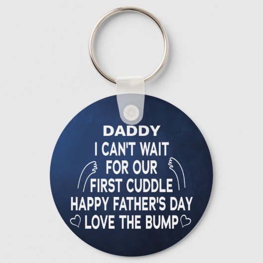 Papa ik kan niet wachten op onze eerste knuffelend sleutelhanger (Voorkant)