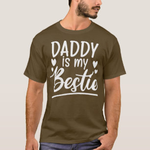 Papa is m'n grappige cadeau van vader tot dochter. t-shirt
