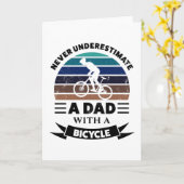 Papa met een fiets grappig cadeautje vaderdag kaart (Gele Bloem)