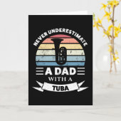 Papa met een tuba grappig muziek cadeau Vaderdag Kaart (Gele Bloem)