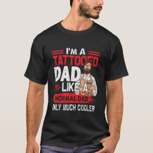 Papa met tatoeages als een normale vader, maar vee t-shirt